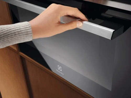 Встраиваемая микроволновая печь Electrolux EVM8E09X фото 6