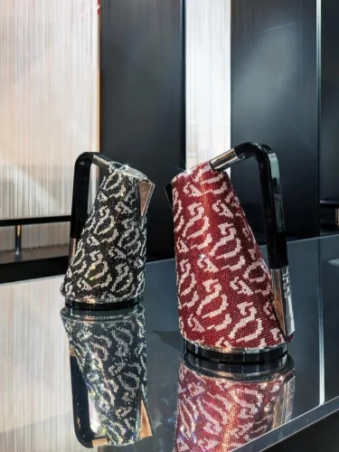 Электрочайник Bugatti Vera Red Swarovski 8715 фото 3